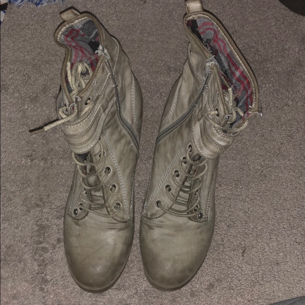 Grey boots